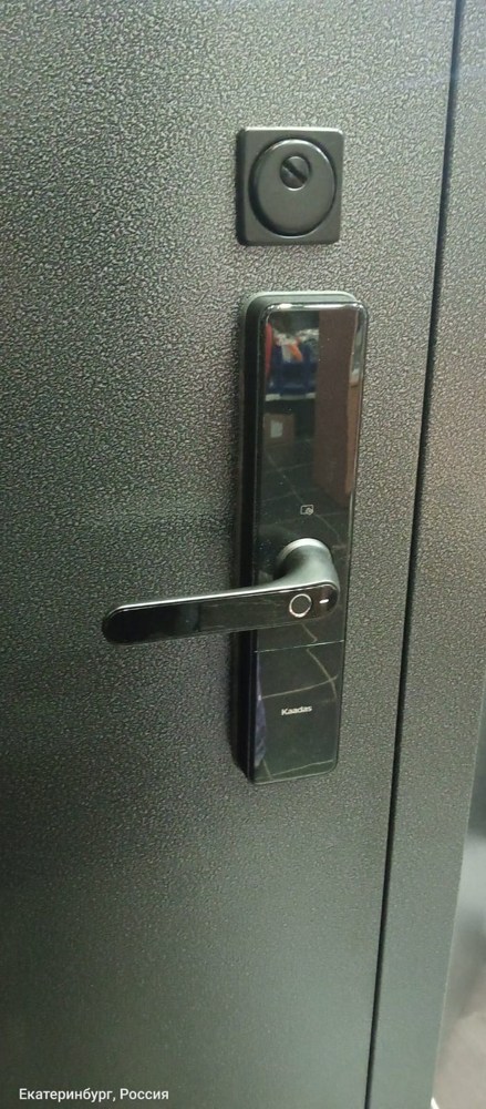 дверь с ручкой, монтаж завершен