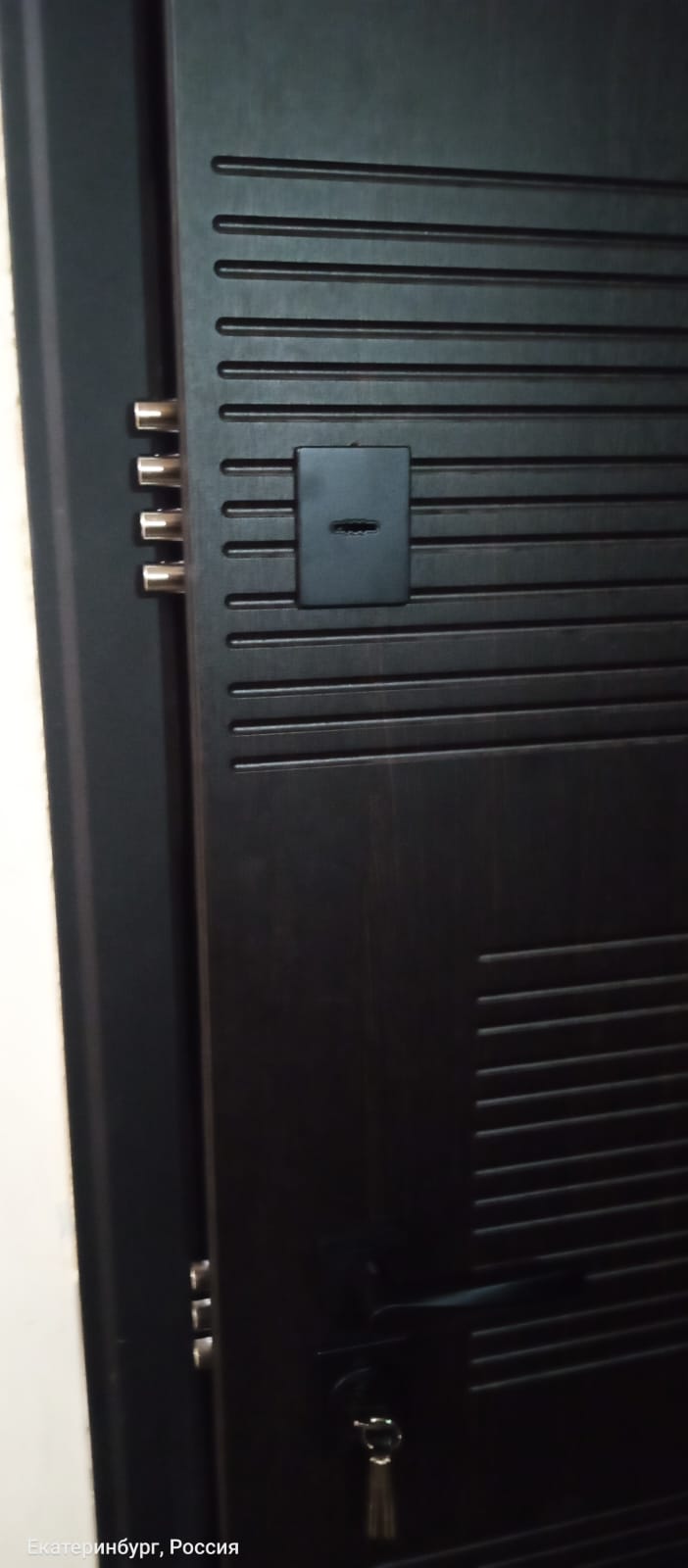 дверь с ручкой, монтаж завершен